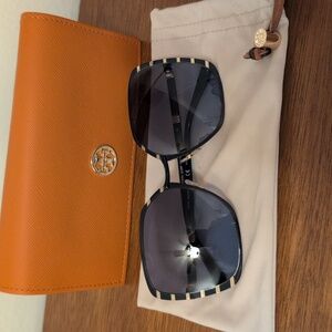 Tory Burch Sunglasses With Branded Case
